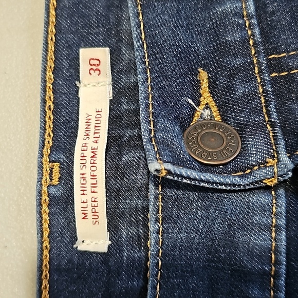 Levi's dark wash 30x30 mile high super skinny jeans - Picture 6 of 8